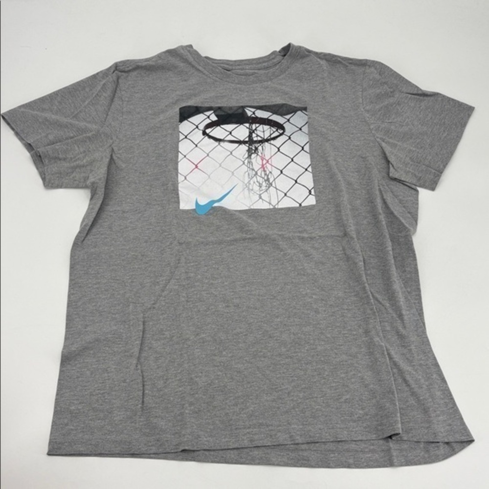 UEC Nike gray short sleeve basketball t-shirt large